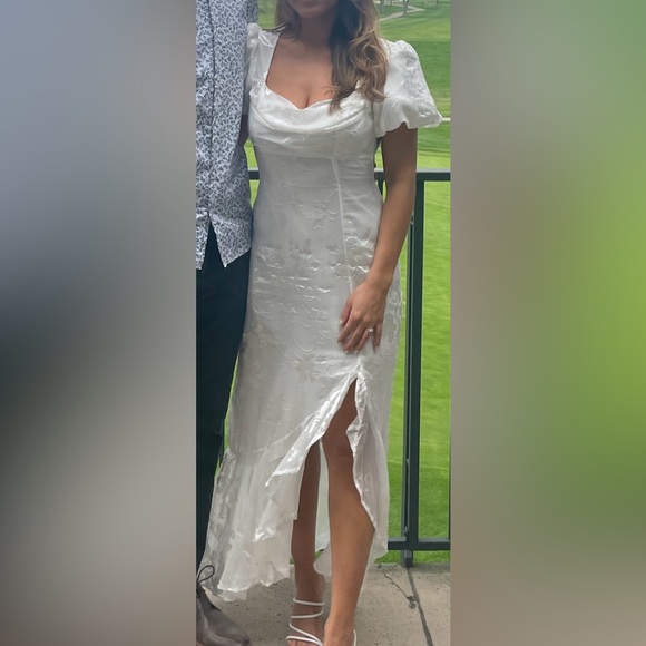 ASTR the label Dayanara Floral Burnout Puff sleeve midi dress - Picture 8 of 8